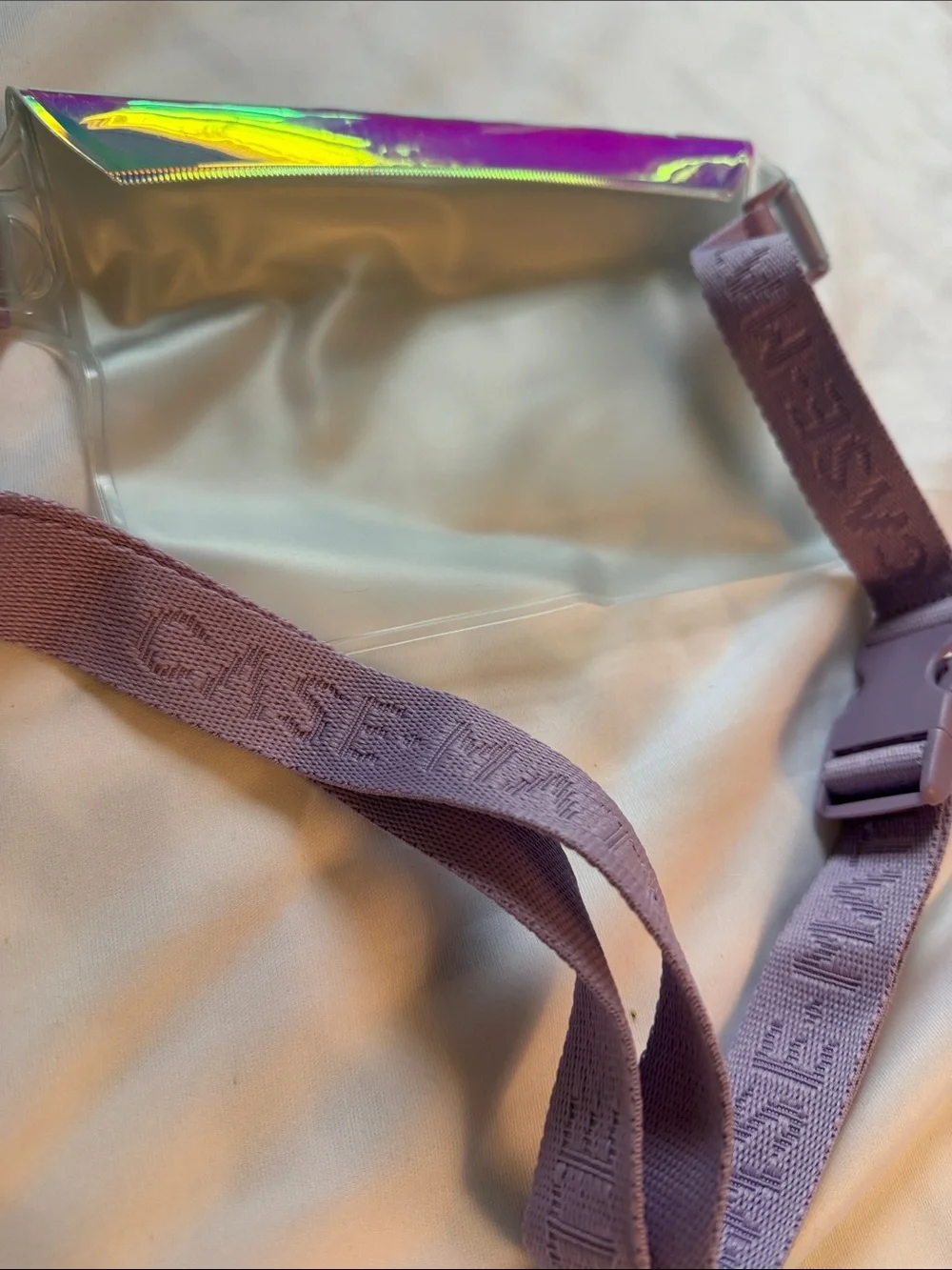 A BEAUTY-NEW case-mate Iridescent Waterproof Phone Belt Bag/Crossbody Strap.